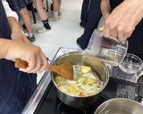 調理実習　一番だしで美味しい肉じゃが作り方5写真