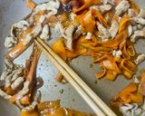 お弁当ワンパン！豚こまとヒラヒラ人参の甘辛炒め作り方6写真