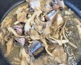 サンマ水煮缶で舞茸の炒め物　きのこ作り方3写真