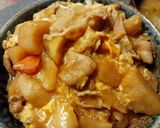 やさしい甘み！肉じゃがのふわっと卵とじ丼作り方6写真