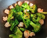 ブロッコリーとエビのフランス料理エチュベ作り方4写真