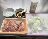 鶏もも肉🐓と玉ねぎ🧅の甘辛照り焼き😃作り方1写真