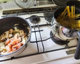 秋の夕飯！エリンギと秋鮭の和風醤油パスタ作り方5写真