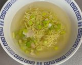 ニンニクとネギの塩味スープ！冷しラーメン作り方6写真