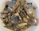 サンマ水煮缶で舞茸の炒め物　きのこ作り方4写真