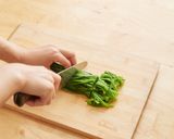 ほうれん草とフィッシュ&ナッツのごま和え作り方2写真