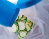 ＊簡単ズッキーニと鶏ささみの梅サラダ＊作り方2写真