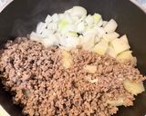 夕食に。ほくほくじゃが芋と挽肉ガーリック肉じゃが作り方6写真