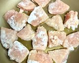 鶏肉とブロッコリーの豆乳胡麻味噌煮込み♪作り方3写真