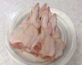 業スーのトムヤムスープの素で手羽先焼き作り方1写真