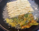 5分で！袋麺焼そばで豚キムチーズ焼そば作り方1写真