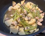 タケノコと山ふきと鶏もも肉の煮物作り方5写真