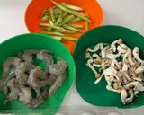 ぷりぷりエビとアスパラの中華風たまご炒め🦐作り方1写真