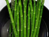 うちの味☆旬のアスパラ♬レンジでバタポン