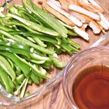 ピーマンとさつま揚げの甘辛じゃこ炒め作り方1写真