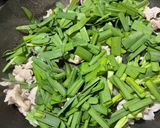 簡単！早い！豚肉入りニラ玉🎵作り方3写真