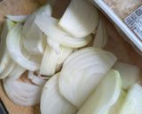 簡単★鶏肉と玉ねぎの味噌バタースープ作り方1写真