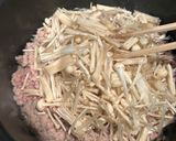 豚挽肉えのき舞茸ひじき厚揚げブロッコリーのスープ作り方2写真