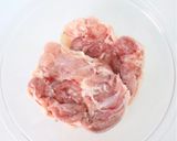 低温調理でしっとり【鶏もも肉のコンフィ】作り方1写真