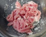 豚肉とオクラとイカの肝醤油炒め作り方1写真