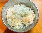 簡単ヘルシー！ハムチー玉子のキャベツ焼き作り方1写真