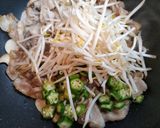 簡単夏の夕飯昼食豚ばらオクラもやし檸檬バター炒め作り方9写真