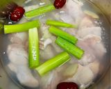 優しいスープ♪おうちで参鶏湯作り方1写真