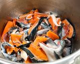 サーモンの中骨　水煮作り方1写真