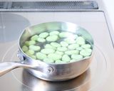 【そら豆と新玉ねぎのマヨチーズ焼き】作り方1写真