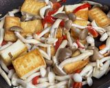 きのこと厚揚げでチミチュリソースの中華風炒め♪作り方4写真