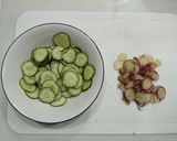みょうがとキュウリのもずく酢作り方1写真