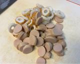 大根葉とちくわ、ソーセージのソテー。作り方1写真