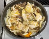 霜降りひらたけと鶏もも肉のデミ風煮込み作り方8写真