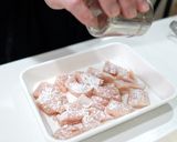 やわらか鶏むね肉とさつまいもの黒酢炒め作り方11写真
