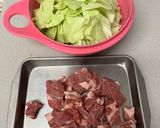 キャベツと豚肩ロースのコロコロ炒め作り方1写真