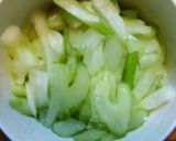 温かい豚シャブ肉とセロリ蕎麦　発酵玉葱作り方1写真
