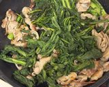 春菊と豚バラの至高の塩炒め作り方6写真