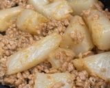 こんにゃくと豚ひき肉の炒め煮（味噌）作り方4写真