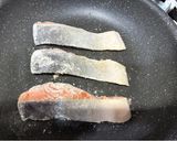ワンパンで簡単！生鮭とキノコの甘めな照り焼き作り方5写真