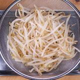 もやしとほうれん草の梅おかかポン酢和え😋作り方2写真