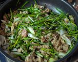 のびるの茎と豚肉の醤油麹炒め作り方6写真