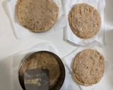 はみ出すパテ！鶏胸肉のヘルシーバーガー作り方2写真