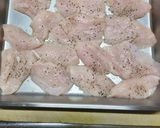 【メイン】鶏むね肉の粉チーズハーブ揚げ焼き作り方3写真