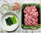 簡単ランチ！5分で茗荷小松菜すき焼き牛丼作り方1写真