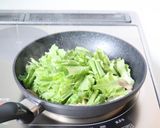 旨味たっぷり【豚と油麦菜のオイスター炒め作り方5写真