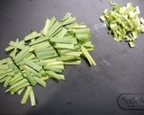 簡単！ニラ豆腐丼作り方1写真