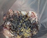 混ぜて焼くだけ！胡麻＆塩昆布の鶏もも焼き作り方2写真