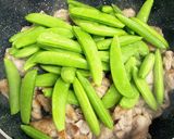 豚肉とスナップエンドウのピリ辛味噌炒め♪作り方5写真