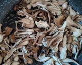 ガリバタ醤油が香ばしい舞茸炒め♡作り方7写真