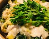 鍋の素●鶏肉とブロッコリー＆豆苗の緑鍋作り方4写真